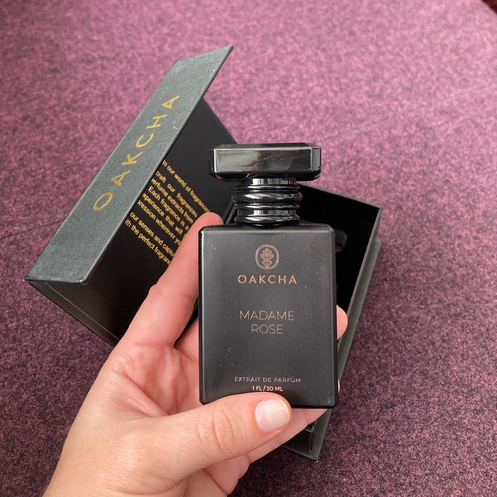 Oakcha Madame Rose